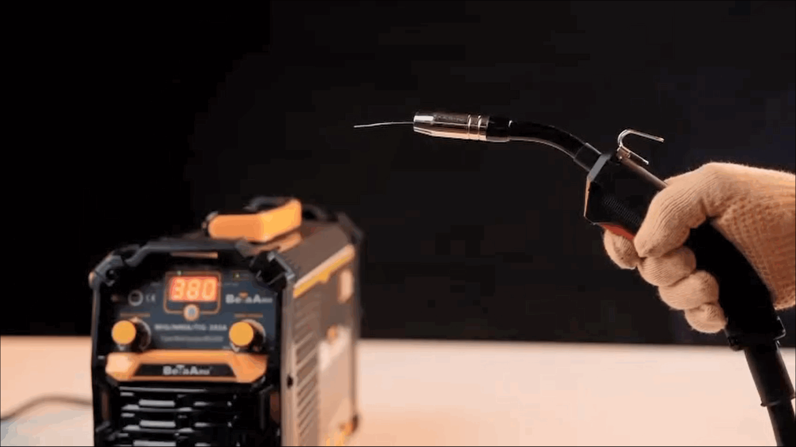 Screenshot 2025-11-30 040212 ماكنه لحام حديد كهرباء CO2 وزن 1 كيلو BETAMAX - الصورة 1